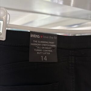 Size 14 Intro. slimming pant in black